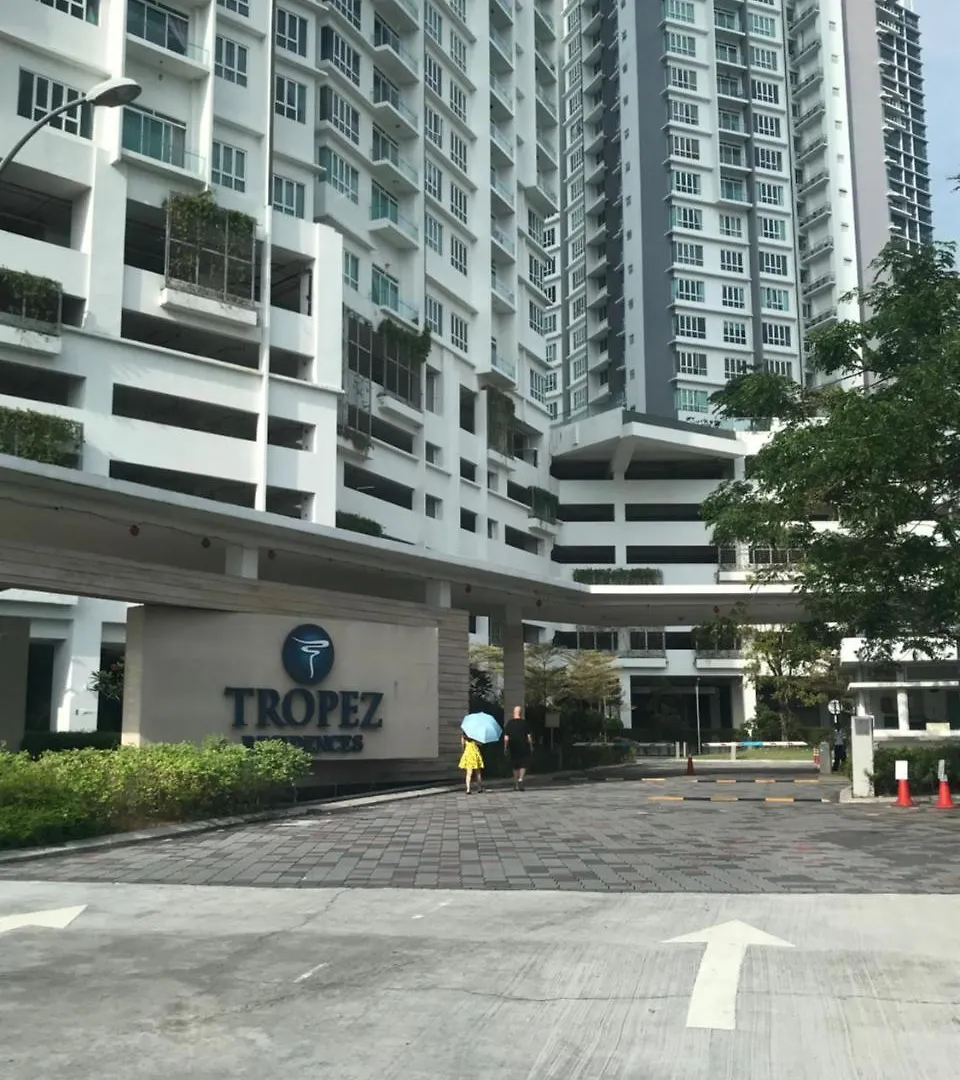 Tropez @Danga Bay Studio Apartment location